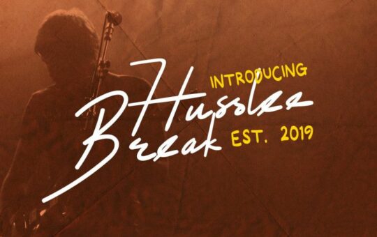 husslee-break-script-font.jpg